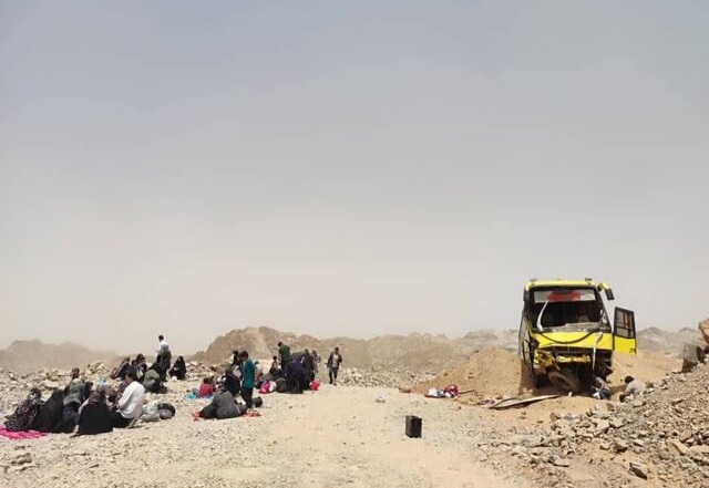 اعزام ۹ مصدوم حادثه واژگونی اتوبوس به مراکز درمانی