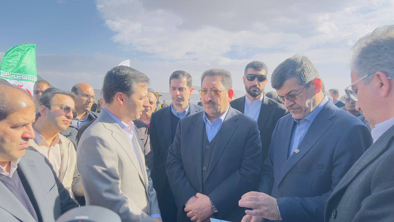 افتتاح نیروگاه ۱۰۰ مگاواتی فروغ کویر چادرملو با حضور وزیر صمت